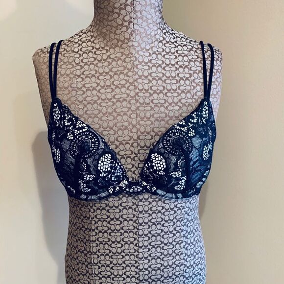 Victoria Secret Bra Lacy, Black - Picture 2 of 8